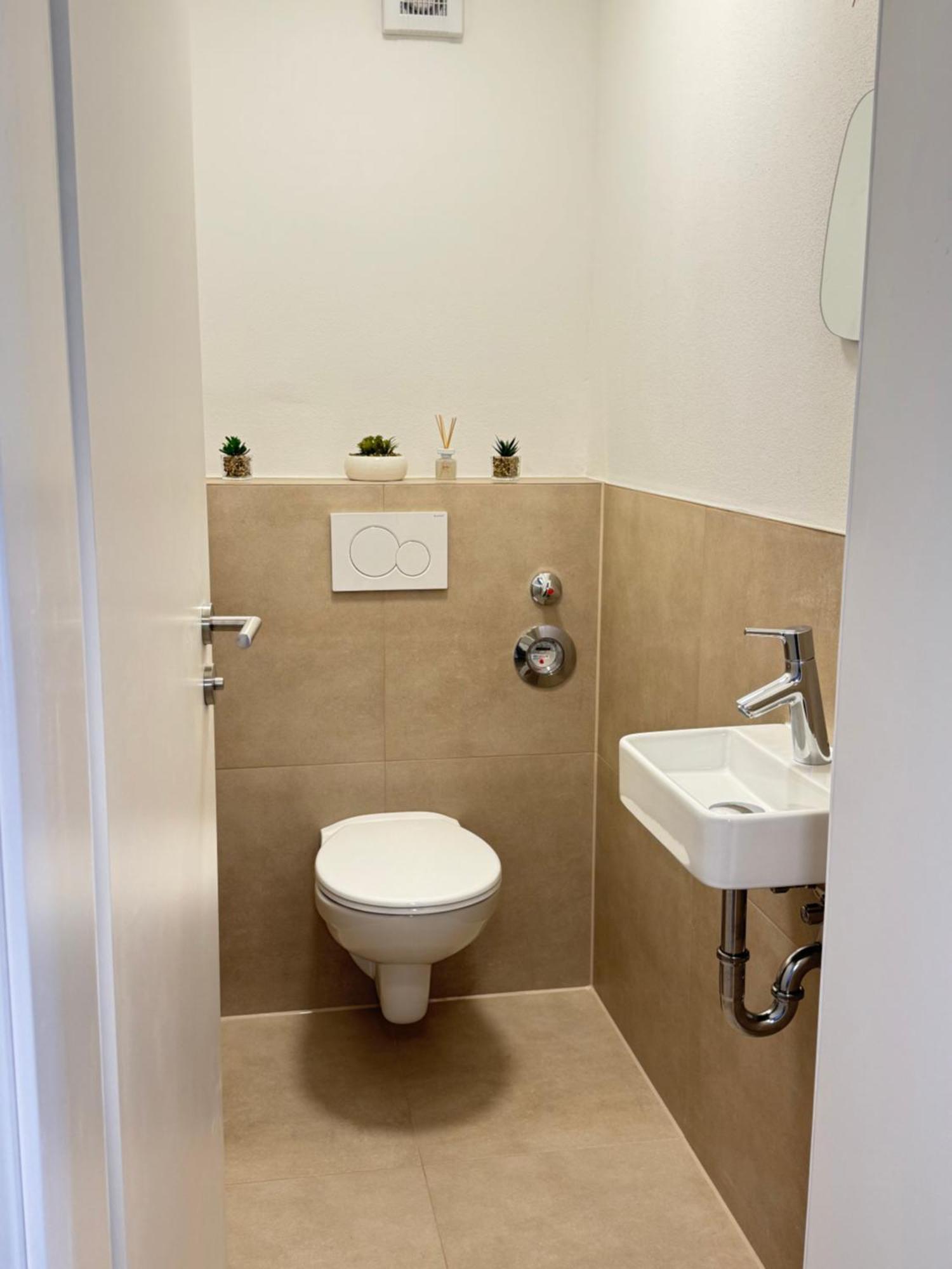 3 Zimmer Apartment, 90 Qm, Ruhig Und Zentrumsnah, Max 6 Pers, 15 Qm Balkon , Private Garage, Internet 1000 Mbit Sindelfingen Exterior photo